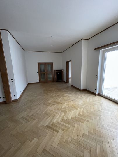 Stilvolle 3 Zimmerwohnung mit Terrasse zu vermieten